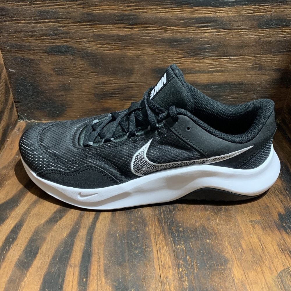 Nike Legend Essential 3 NN Shoes Mens Size 8 Black White Training DM1120-001